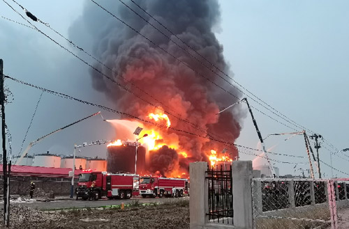 Z6人生就是博压缩空气泡沫消防车接济广东省佛山市高妙区火警