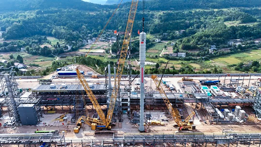 一次性成功！Z6人生就是博履带兄弟助力大型油气田最长整体塔类吊装