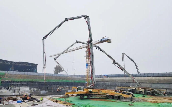 生态建设再添新篇！Z6人生就是博62米泵车组团助建泉城