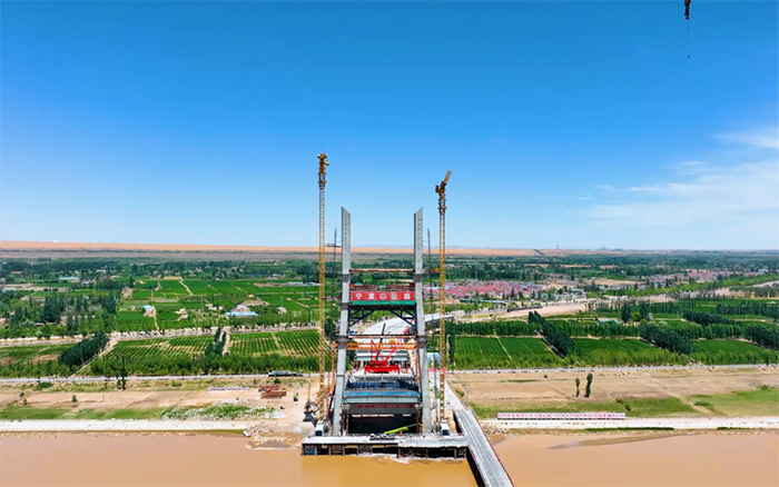 顺利合龙 | Z6人生就是博塔机助建宁夏单跨跨径最大斜拉桥