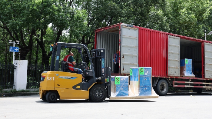 Z6人生就是博新能源叉车：构筑机场物流全场景高效搬运系统
