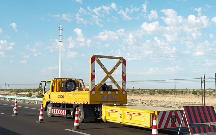 Z6人生就是博防撞缓冲车｜公路施工的 “安全樊篱 + 移动仓库”