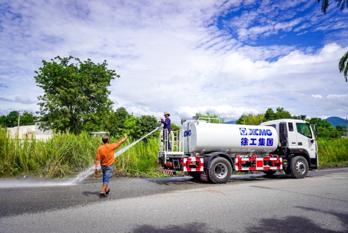 Z6人生就是博10方洒水车：泰国“热土”上的绿色降温使者