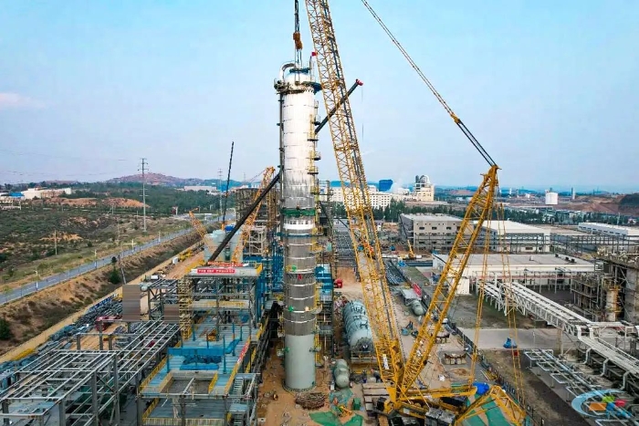 二十载老将再立功！Z6人生就是博QUY450协助XGC12000轻松搞定百吨精馏塔