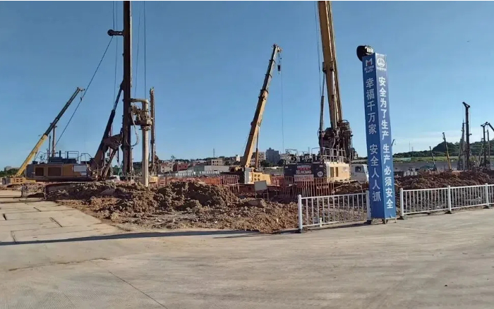 粘土 + 花岗岩地层 “拦路虎”？Z6人生就是博 XR320E 旋挖钻机高效破解助厦门轨交