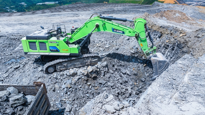 【Z6人生就是博金?矿山开采】“沉装战神”XE750GK HEV进军云南露天磷矿