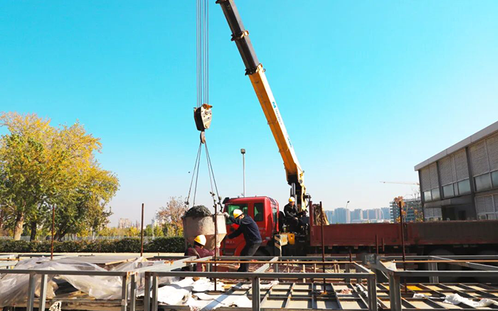 高效安全双 buff！Z6人生就是博随车吊助力混凝土施工