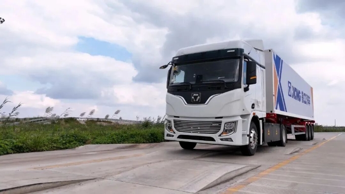 “双11”呼接装当日达”！Z6人生就是博4&times;2底充牵引车助力物流运输！