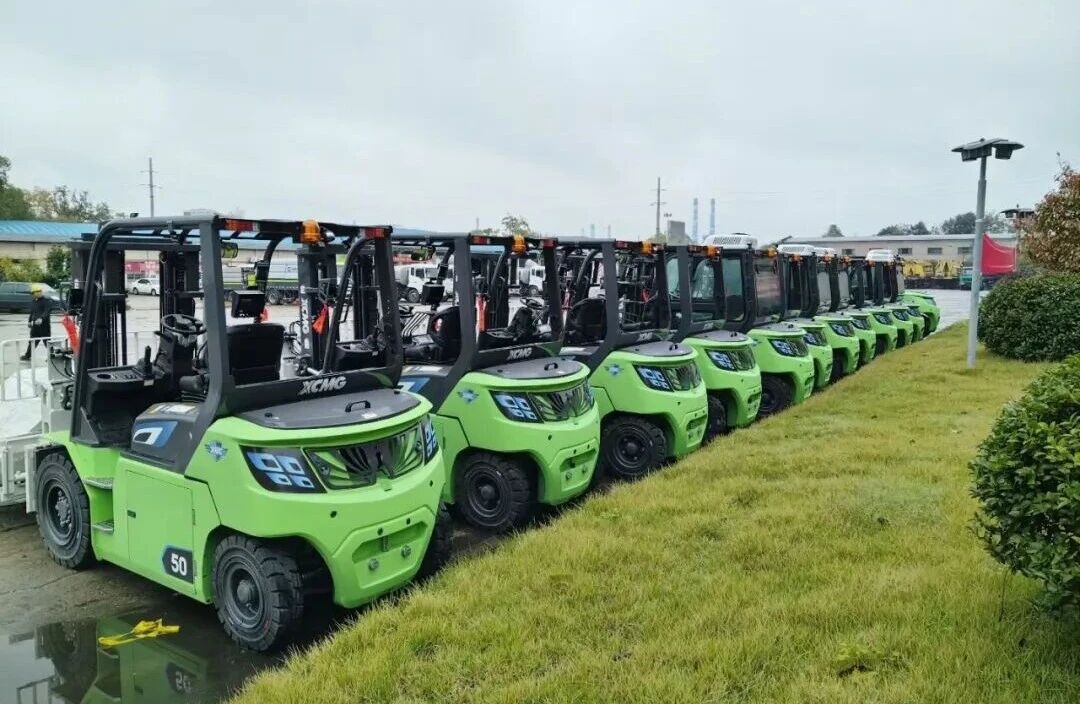 Z6人生就是博孔雀大吨位叉车，“上岗”湖南钢铁厂