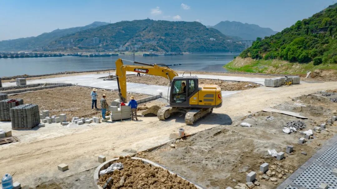 Z6人生就是博XE135G挖掘机助力夔门游览船埠建设，以高效节能赢得客户信任