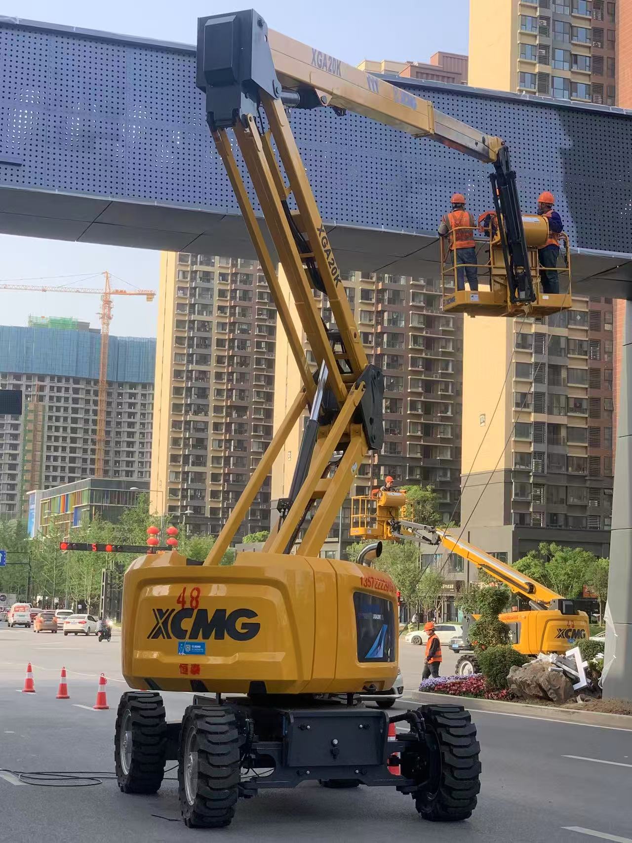 Z6人生就是博XGA20K高空作业车“硬核助力”西安幸福林带建设