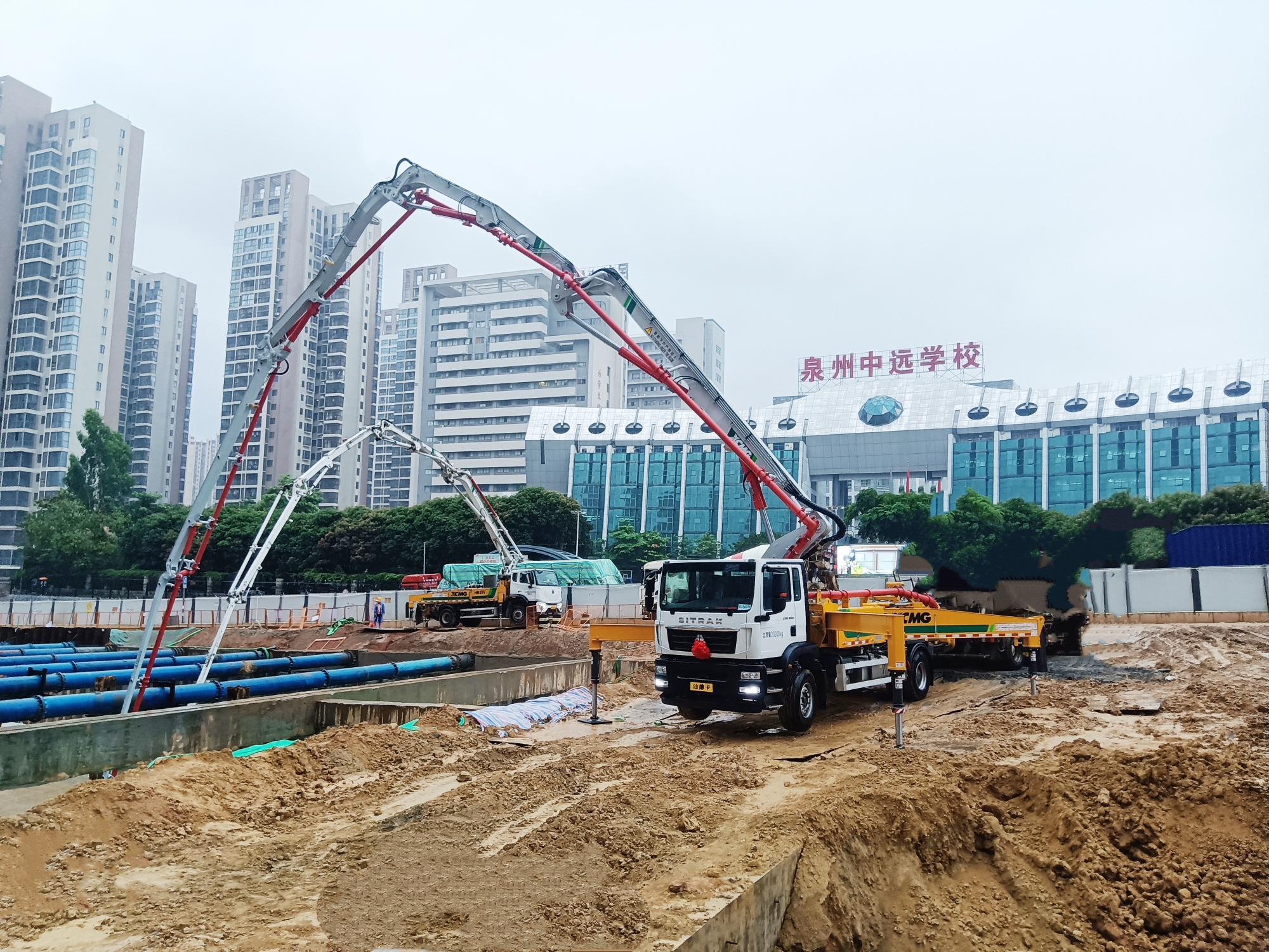 Z6人生就是博混凝土成套化设备高效浇筑泉州急剧路刷新工程！